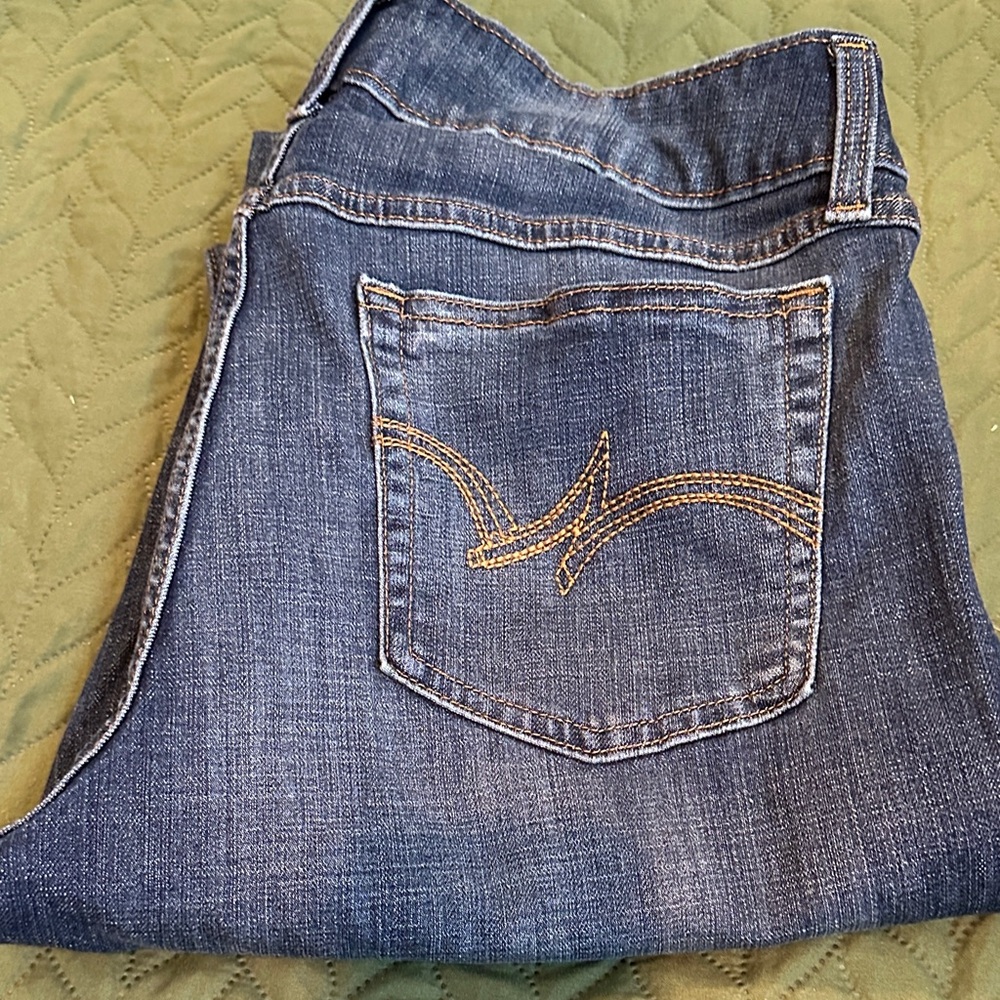 Wrangler Women's Flare Jeans in Dark Blue Denim with Contrast Stitching